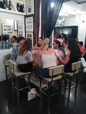 Intercambio de Idiomas White Bar para hablar Inglés, Español, Francés, Alemán, Italiano...