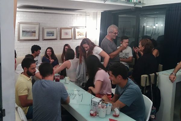 Intercambio de Idiomas en White Bar para hablar Inglés, Español, Francés, Alemán, Italiano