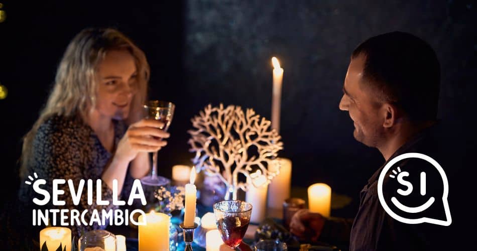 Cena romántica en un restaurante con velas en Sevilla